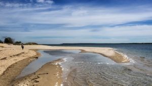 A view of a Long Island shoreline with the beach on the left-hand side and the ocean on the right-hand side.