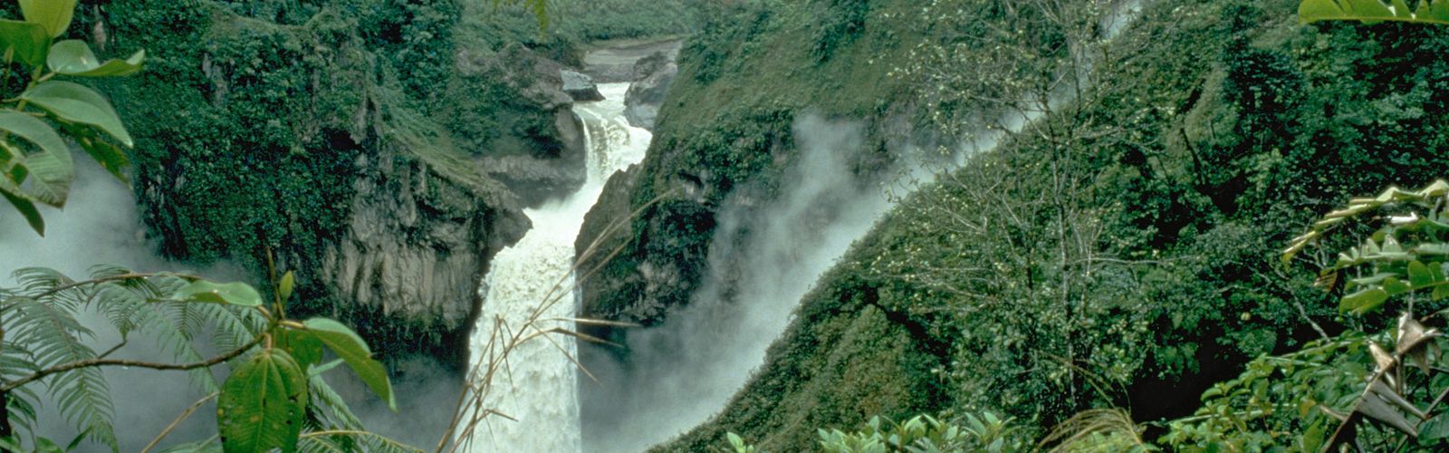 Cascada San Rafael en la Reserva Ecológica Cayambe-Coca en Ecuador