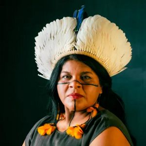 Retrato de Sonia Guajajara. 