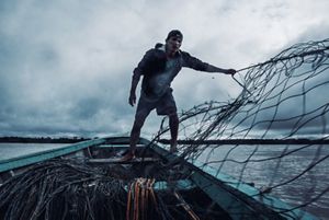Pesca en el Amazonas // El río amazonas se queda sin vida, la contaminación se está encargando de destruir lo poco que queda, y por otro lado la pesca indiscriminada esta pesca comercial que solo busca generar dinero sin medir las consecuencias.

Google Translation: Fishing in the Amazon // The Amazon river is lifeless, pollution is taking care of destroying what little remains, and on the other hand, indiscriminate fishing, this commercial fishing that only seeks to generate money without measuring the consequences.