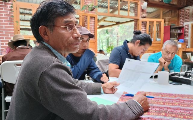 Habitantes de las regiones mayas participan en un taller.