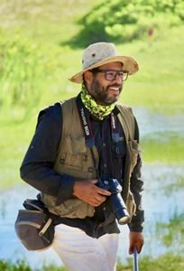 Retrato del herpetólogo Carlos Henrique de-Oliveira-Nogueira.