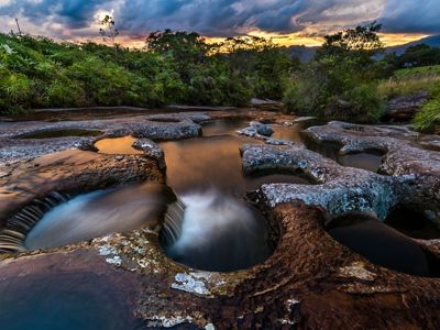 A pesar de la fuerte degradación y deforestación que se ve últimamente en este espectacular sitio, los atardeceres siguen siendo mágicos y llenos de colores. Guadalupe, Santander, Colombia. 04-Agosto-2019