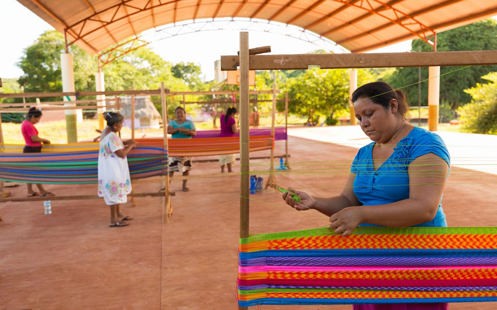 Mujeres tejedoras en San Agustín, México