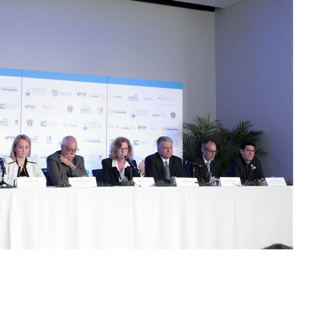 Prensa durante la cumbre de los Fondo de Agua de México