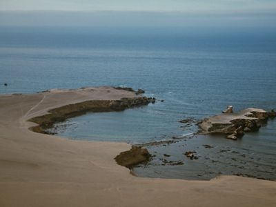 La Reserva Nacional San Fernando es otro paraje propio de las costas peruanas donde es frecuente encontrar pingüinos.