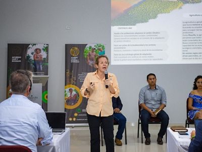 Fiorella Pizzini, líder del proyecto Paisajes Futuros de TNC Perú, dijo que la agricultura regenerativa propone que todos los aspectos del sector a deben estar conectados de u