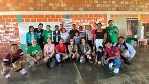Grupo de personas posando para una foto parte del taller de fortalecimiento para el uso de MiPez.