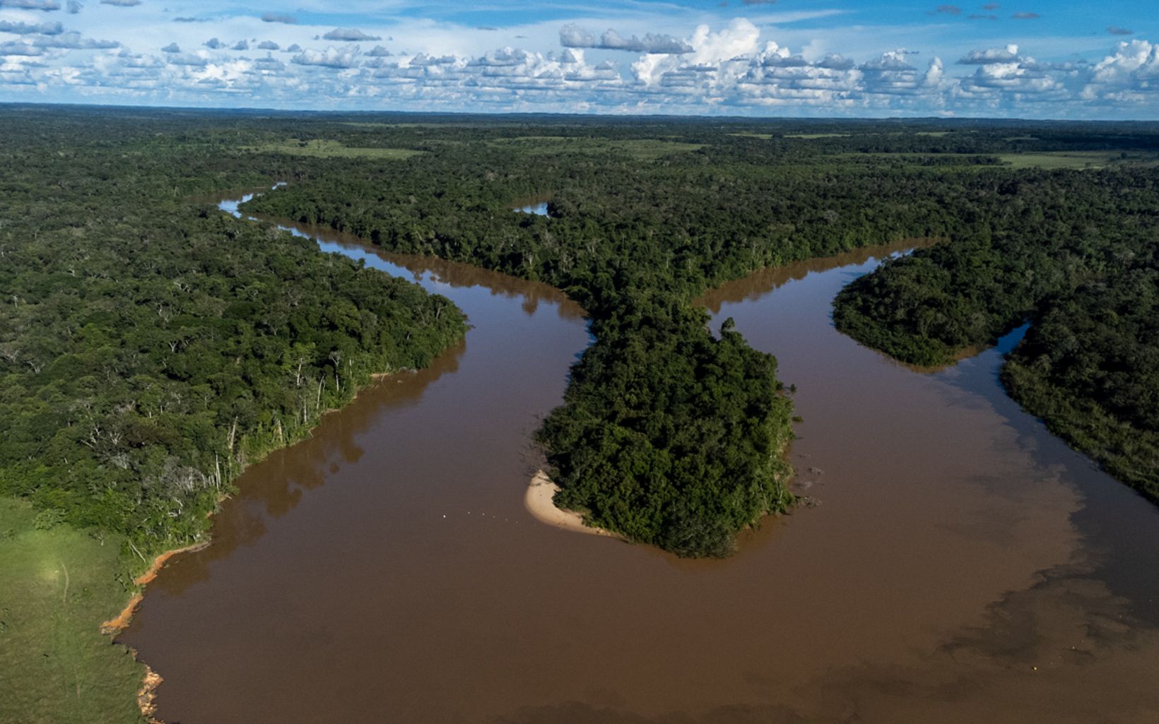 Manacacias River Colombia © derico Ríos/