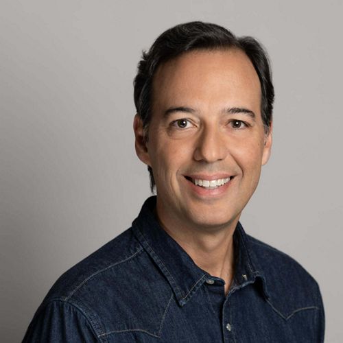Marcelo Moura headshot.