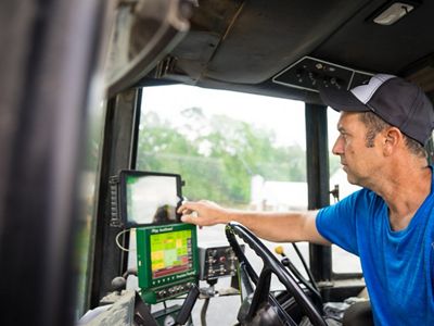 MD farmer Jon Quinn uses 4R Nutrient Stewardship to ensure the right nutrient source is applied to plants at the right rate, at the right place at the right time.