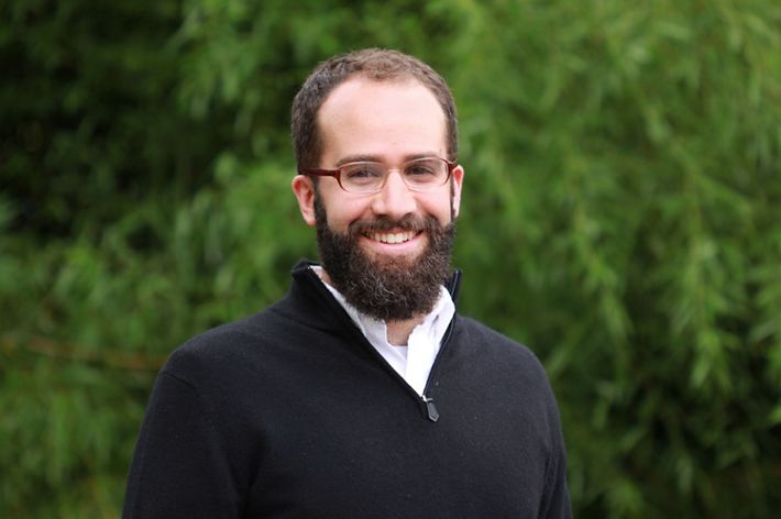 Isaac Hametz headshot.