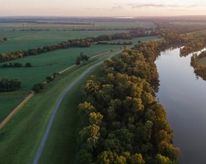 Vista aérea del rio Misisipi en su recorrido por los campos de Arkansas.