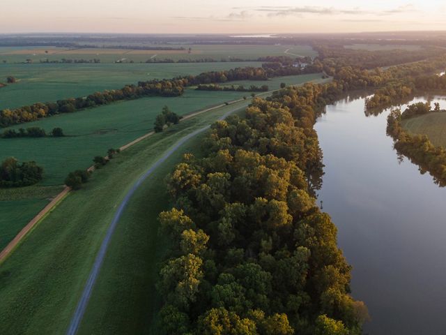Looking up the Mississippi River with farmland stretching out on either side all the way to the horizon.