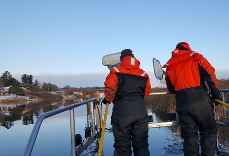 Gust Annis from TNC and Katherine Skubik from Little Traverse Bay Band of Odawa Indians, search for lake whitefish to net on a Michigan river.