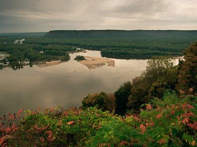 Looking east across the Mississippi River valley from Iowa towards Wisconsin near Prairie du Chein.