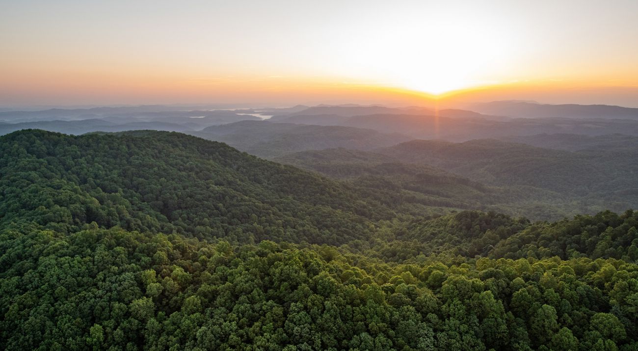 A river runs through a valley in the Tennessee and Kentucky Appalachian region.