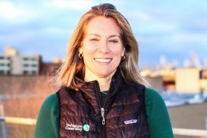 Dana Geller headshot.