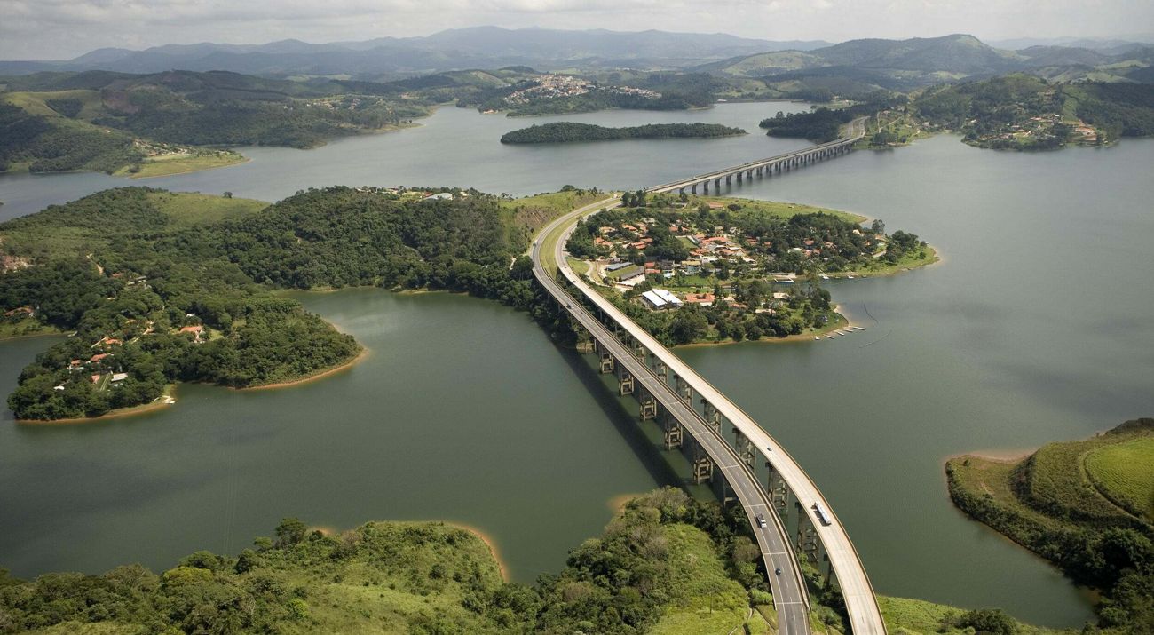 Aerial view of a multi-lane highway and reservoir.