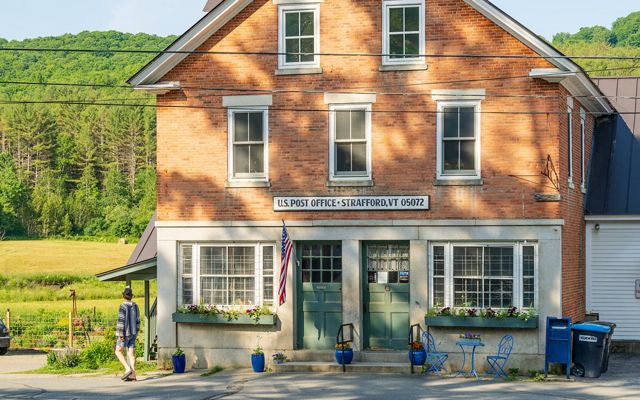 Brick building with post office sign.