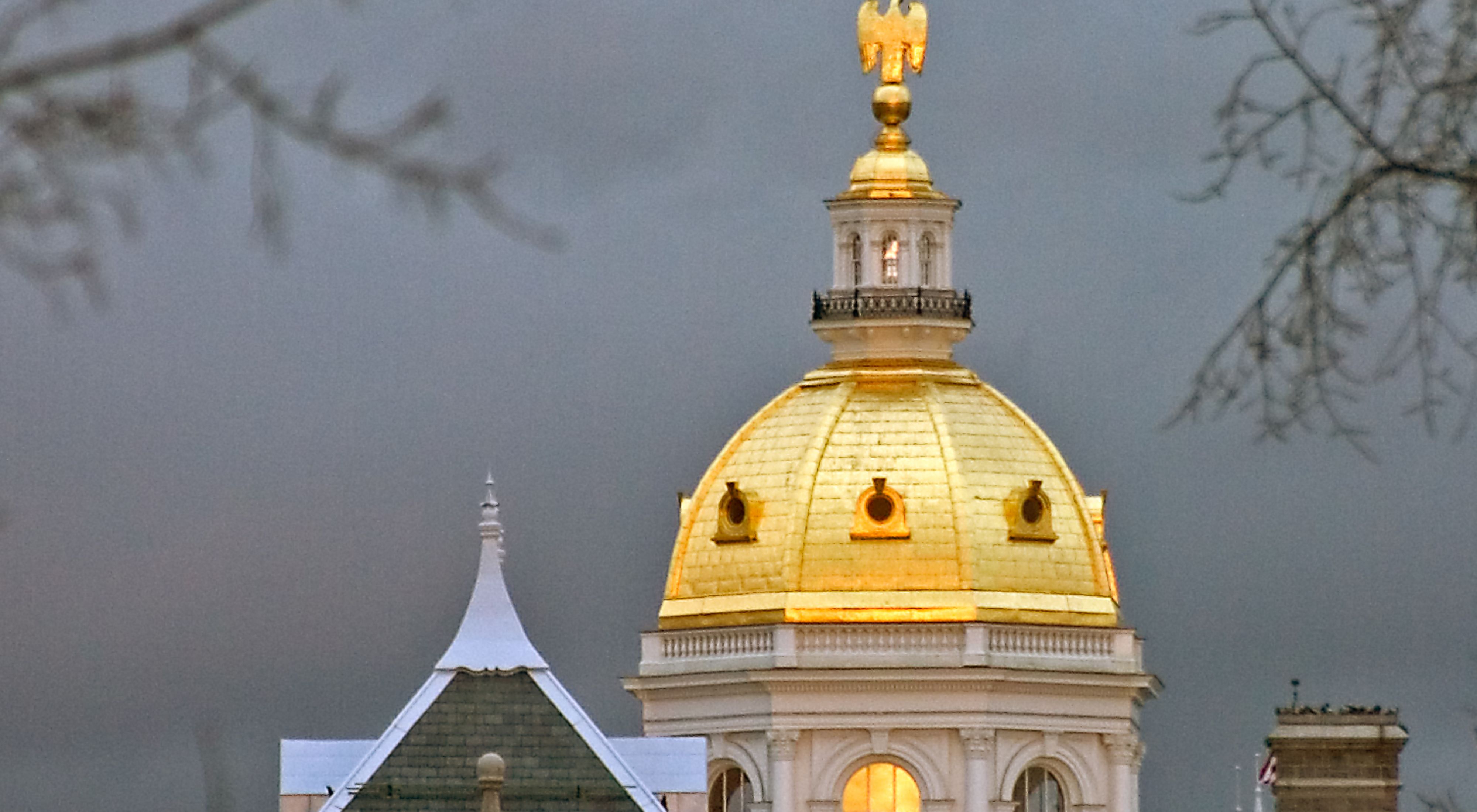 A golden dome that sits atop the New Hampshire State House.
