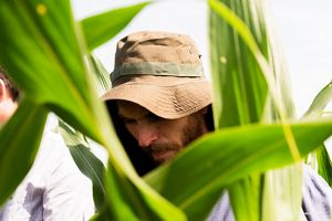 Nicolás Listello trabajá con su padre en el campo.