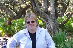 Mari-Beth Delucia head shot/