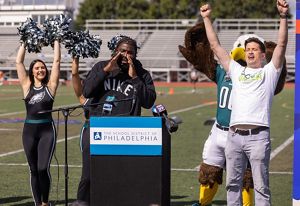 Philadelphia Eagles legend and Super Bowl LII champion Vinny Curry brings excitement to the event, leading volunteers and students in an Eagles chant.