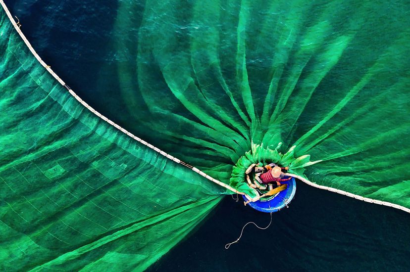 越南富安省的漁民。2019年攝影比賽人與大自然組別冠軍。