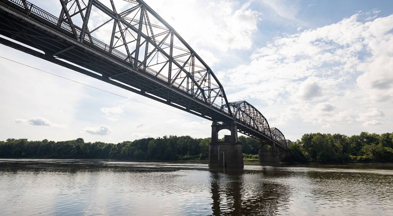Bridge over the Wabash River in southwestern Indiana.