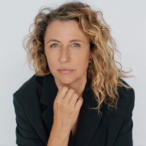 Headshot of Suzan Craig.