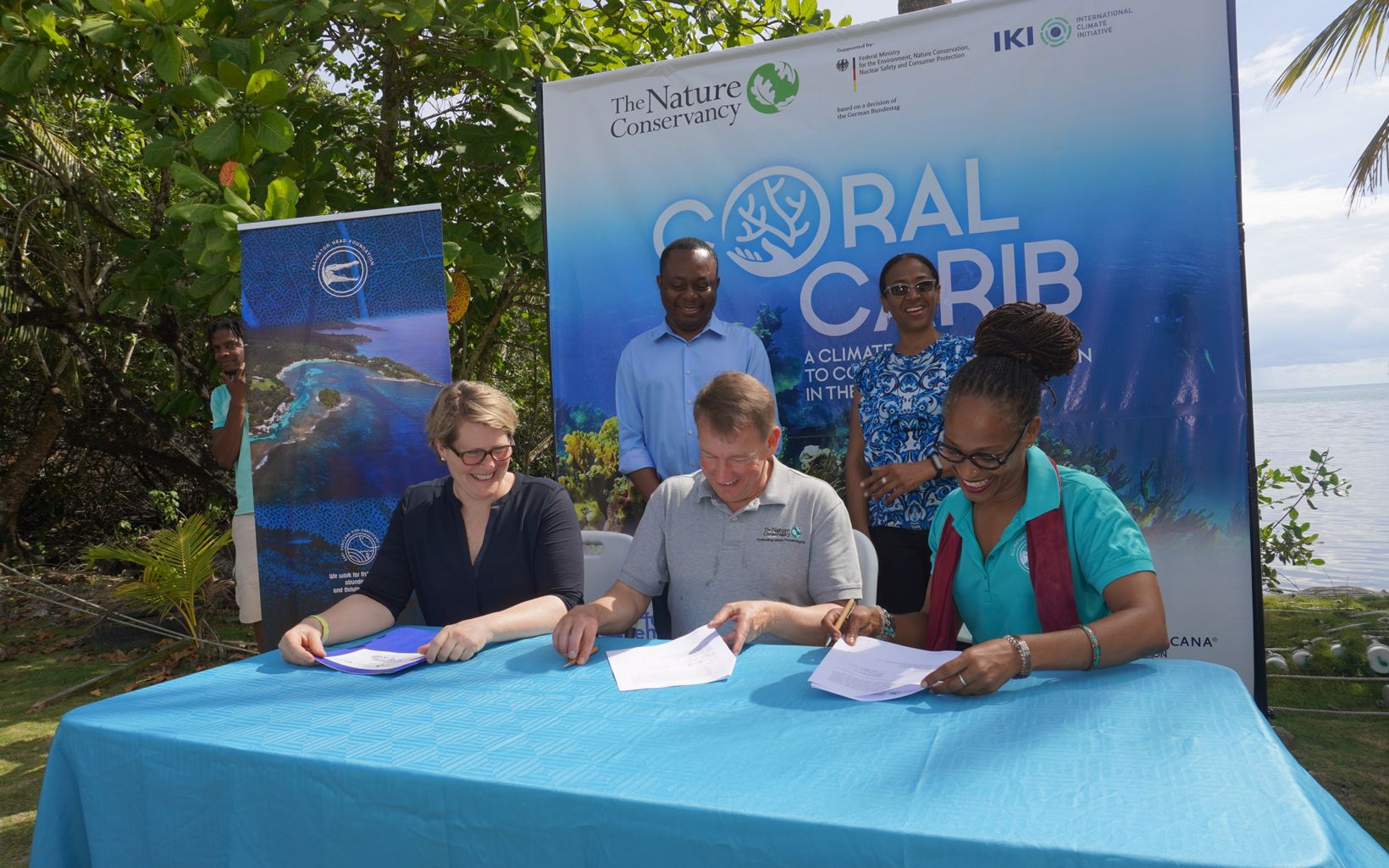 Signing CoralCarib Project Representatives from TNC and Alligator Head sign cooperation agreement © Omar Davis
