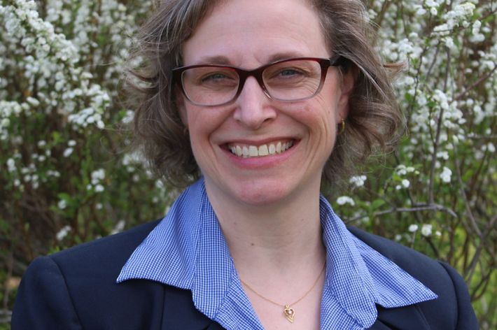 A headshot of Tammy Bean