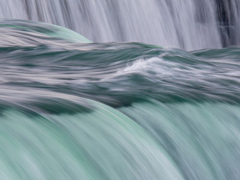 A zoomed in water picture of Niagara Falls.