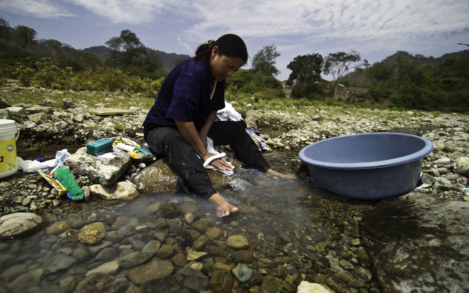 A woman washes clothes in the Ayampe River in Ecuador’s Manabí Province. The Ayampe River has many responsibilities beyond its ecological role. It also supports the life of the communities within its watershed. The Conservancy is working with local partners to develop a water fund to help protect this water source.