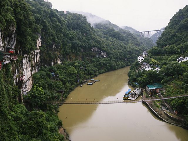 The Yangtze River flows across China and empties into the East China Sea near the historic city of Shanghai. The Conservancy is working with Chinese partners to invest in watershed conservation as well as engaging the hydropower industry to better plan, design, and operate dams.