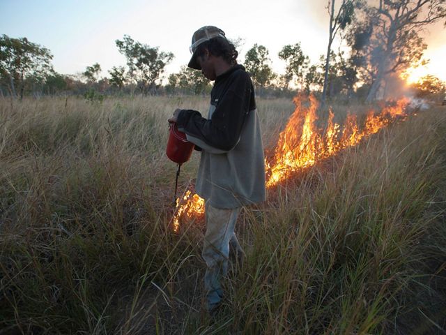 An early dry-season controlled burn being conducted by local aboriginal rangers on Fish River Station in Australia's Northern Territory, with support by TNC and partners. 