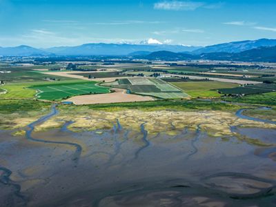 farms and floopdplains, amongst the Cascade Mountains in the background.