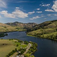  enjoy Pearrygin Lake State Park in the Methow Valley. The campgrounds are a family favorite, boasting small beaches and lake access for boating, fishing and swimming.