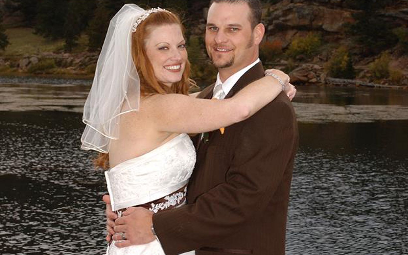 True to their passion, Jeremy and Amanda said their vows outside in Estes Park, CO.  
