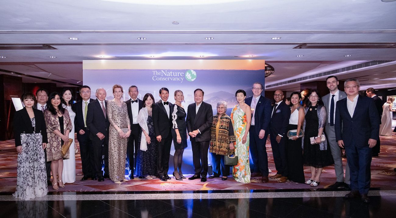 AP Council members, TNC senior leadership and Gala Co-Chairs at the TNC 2024 gala in Hong Kong.