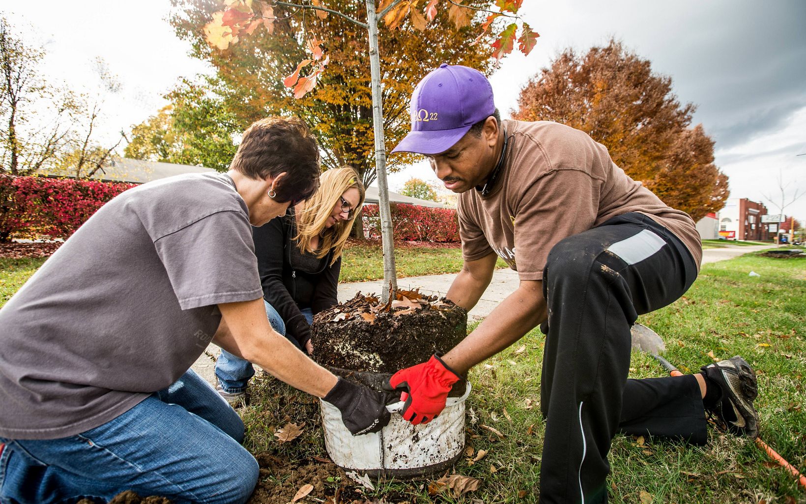 In coordination with generous sponsorships from UPS, The Nature Conservancy, Brown-Forman, and Brightside planted trees for a community-wide planting day.