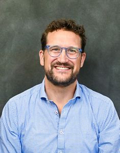 Peter Levi headshot