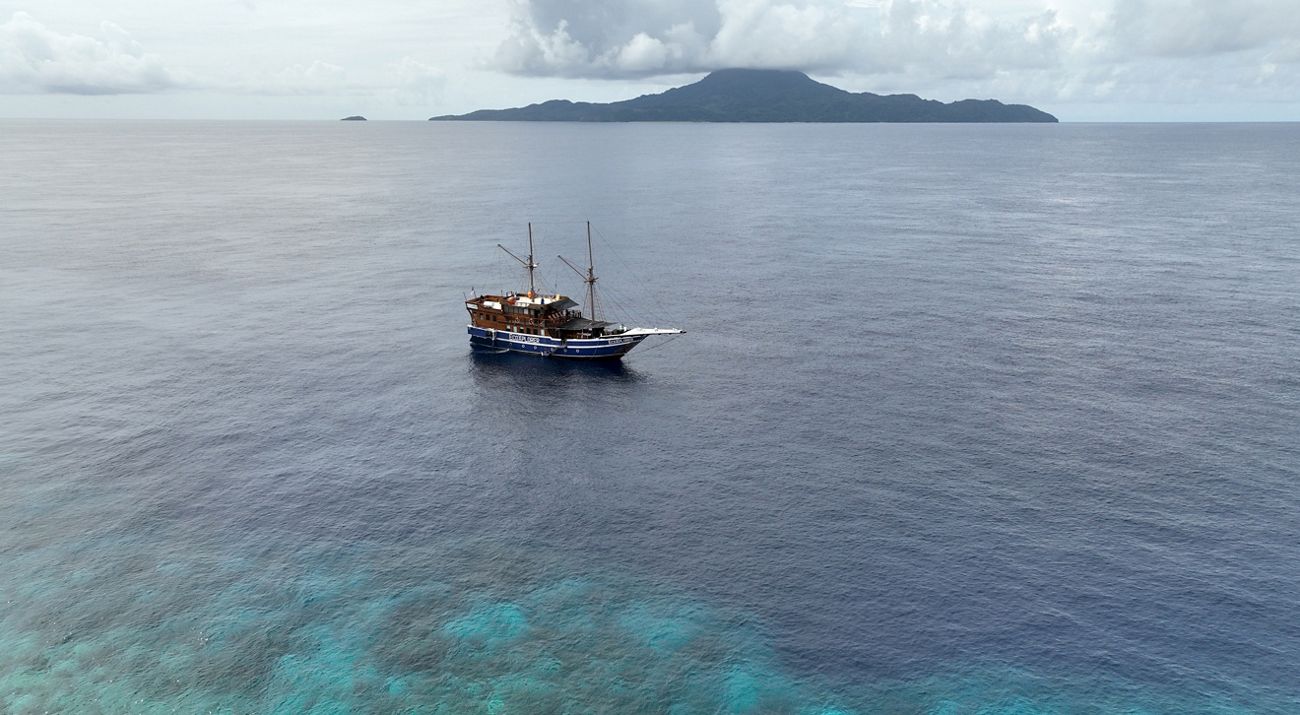 Perahu Explorer Scientist TNS YKAN