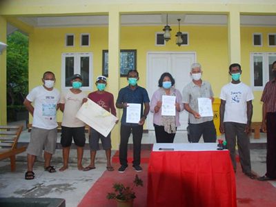 Where the Yayasan Konservasi Alam Nusantara and Welora village commit to work together on conservation of the reefs around Dawera Island.