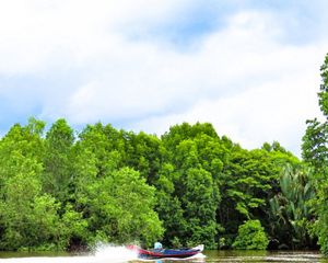 Kondisi geografis di pesisir OKI dilalui oleh sungai besar maupun kanal sungai yang bercabang. Jarang ada jalan setapak maupun jembatan yang menghubungkan satu dusun dengan dusun lainnya. Oleh karena itu, transportasi yang paling sering digunakan adalah perahu atau pun speedboat, sambil menyusuri hutan mangrove.