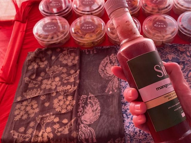 One processed mangrove product includes syrup, cakes, and batik with natural dyes from mangroves.