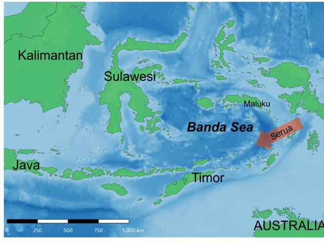 Indonesia Timur, dengan letak Pulau Serua di Laut Banda.