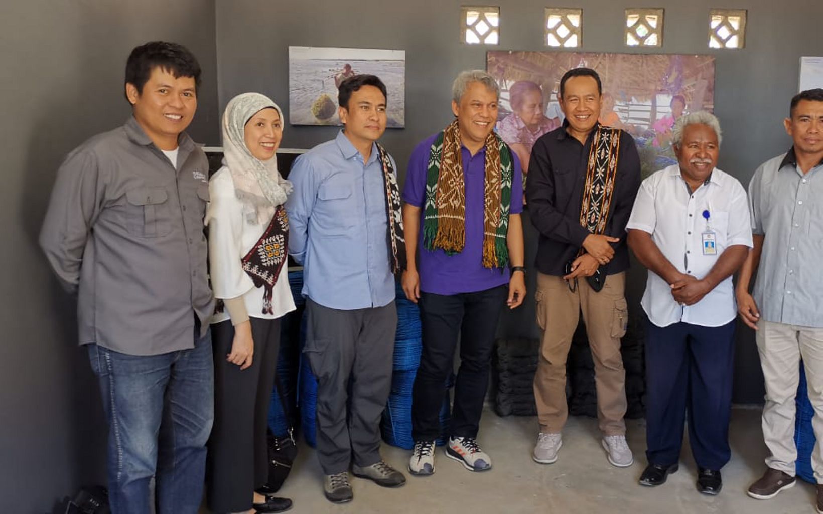 Berkolaborasi Bersama mitra swasta mendukung program rumput laut di Rote, Nusa Tenggara Timur © YKAN