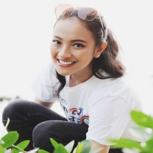 Vania F. Herlambang